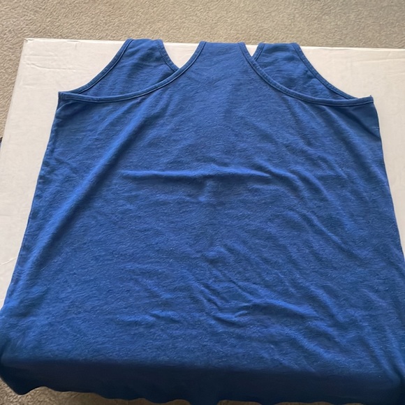 UnderArmour tank - Picture 2 of 2